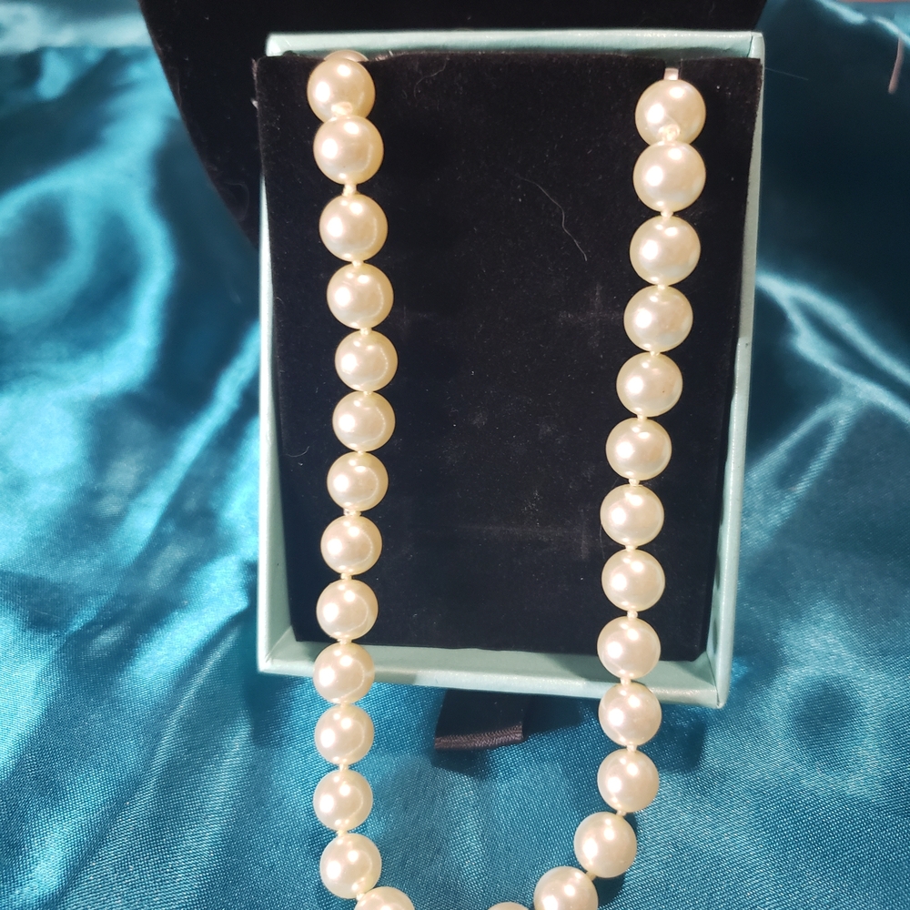 Genuine Mallorca Pearl Necklace 8mm - Picture 4 of 5